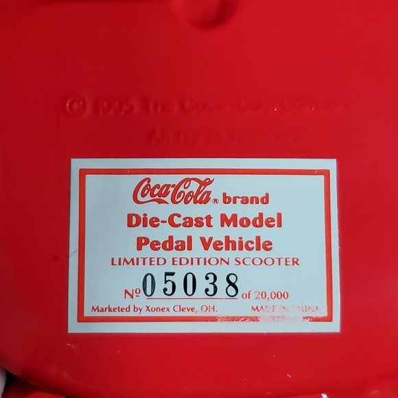 Limited Edition Coca Cola Die Cast Vespa - Picture 11 of 11